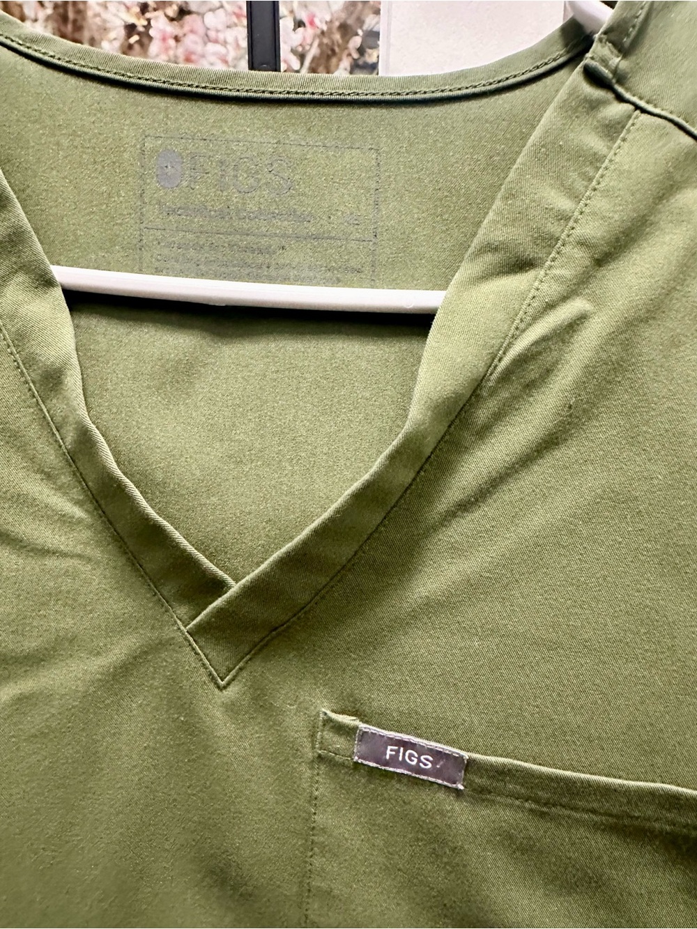 Figs Olive Green Women’s Pajama Scrub Set - V-Neck Top & Jogger Pants - Picture 2 of 7